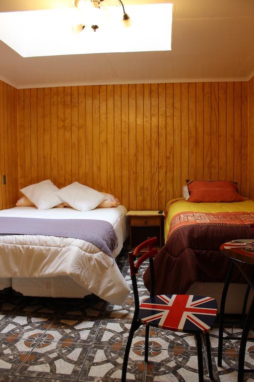 Hotel Yellow Submarine Punta Arenas Rum bild
