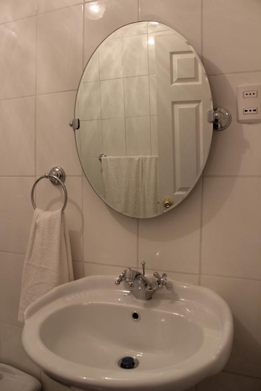 Hotel Yellow Submarine Punta Arenas Rum bild